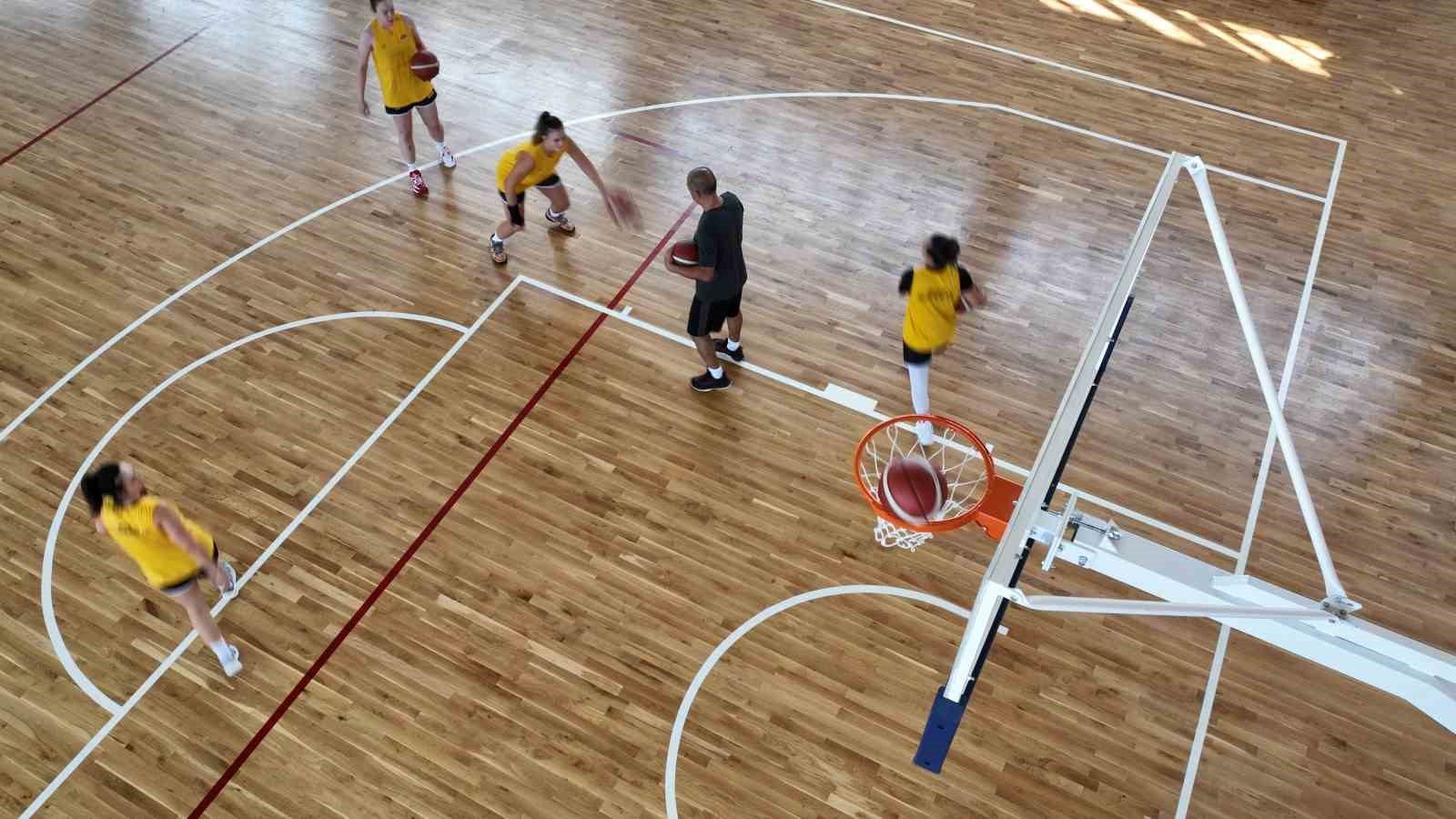 Basketbol Takımları, Erciyes'in Zirvesinde Yükseliyor