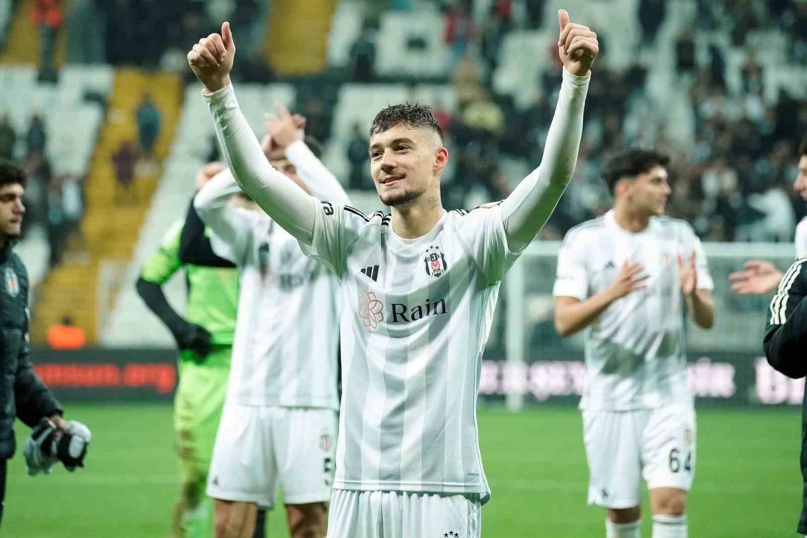 Arnavutluk Milli Takımı, Ernest Muçi ve Rey Manaj'ı Kadrosuna Dahil Etti