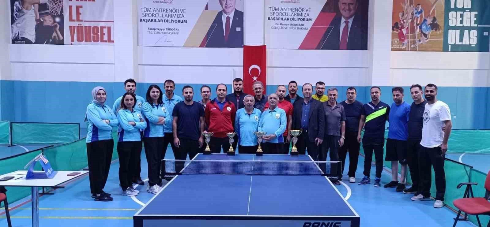 Erzincan'da Kamu Spor Oyunları'nda Masa Tenisi Maçalarında Şampiyonlar Belli Oldu