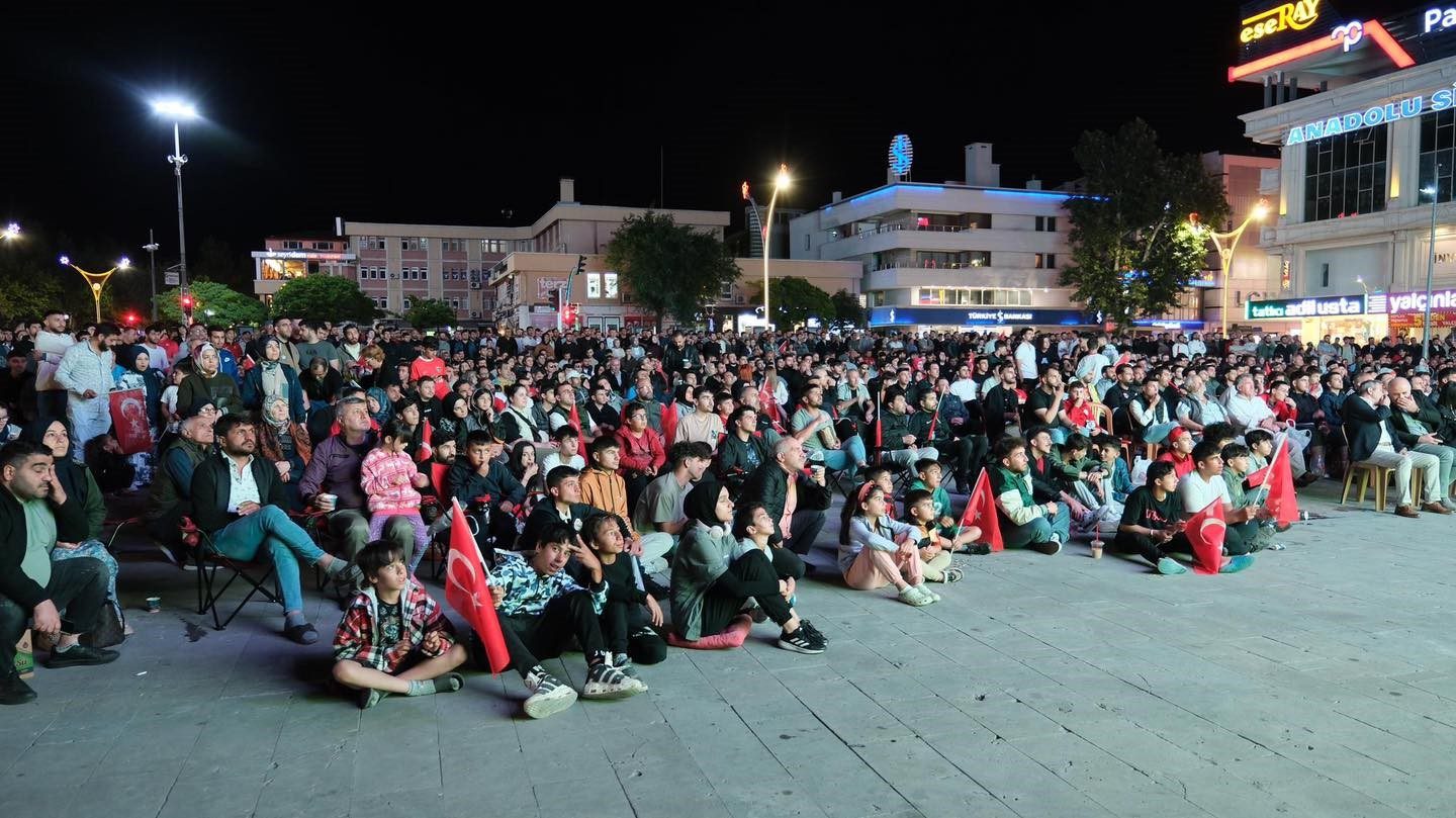 Erzincan'da Ay-Yıldızlılar'ın Milli Maç Heyecanı