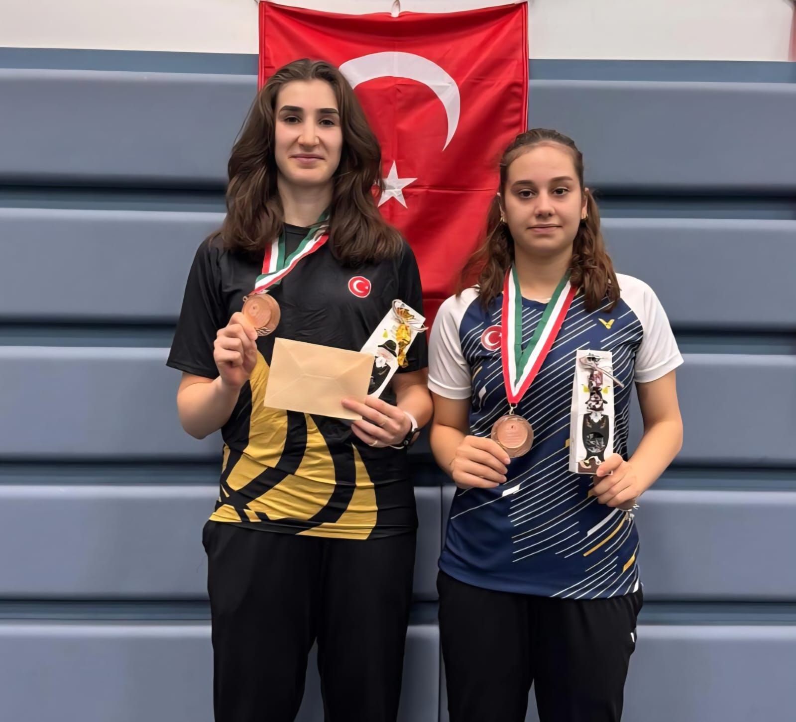 Erzincanlı badmintonculardan Macaristan’da çifte bronz madalya