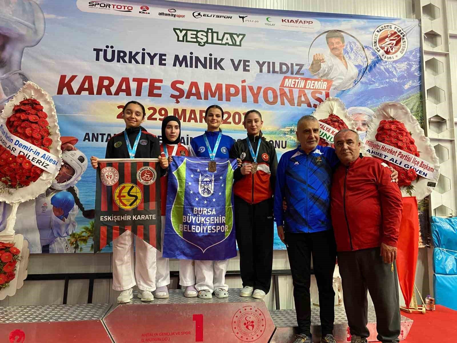 Eskişehirli karateciler Türkiye Şampiyonası’ndan madalyalarla döndü