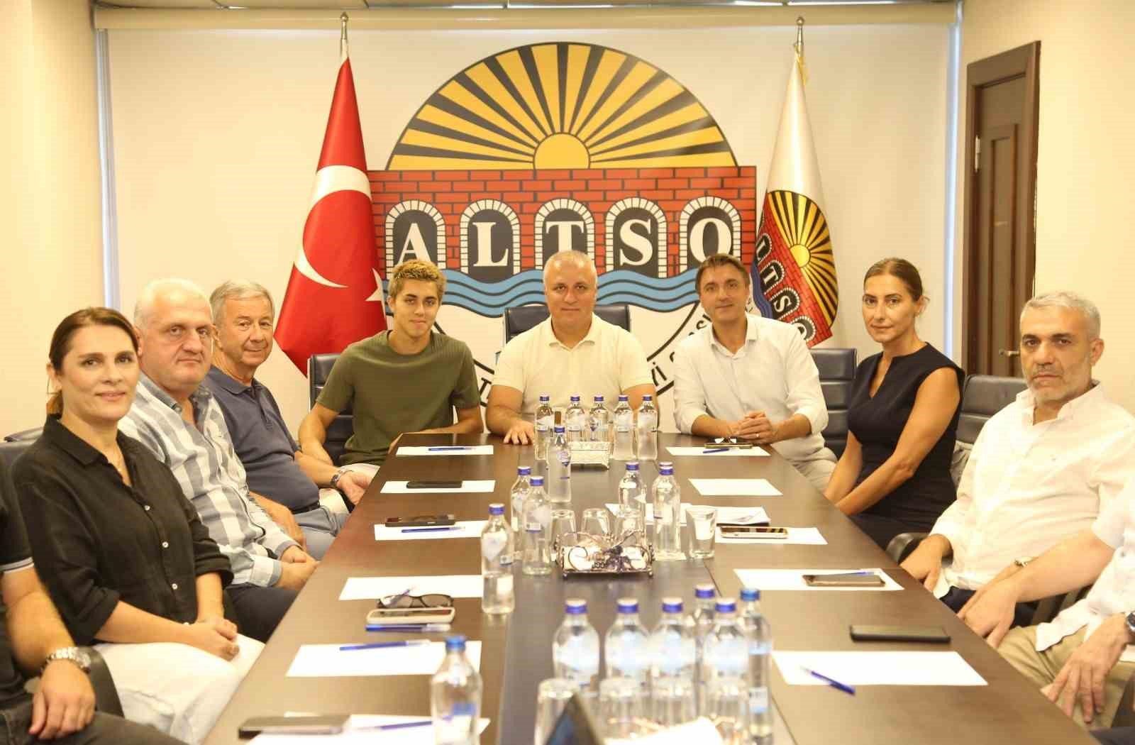 Eskrimde Dünya Şampiyonu Başkan Erdem'i Ziyaret Etti