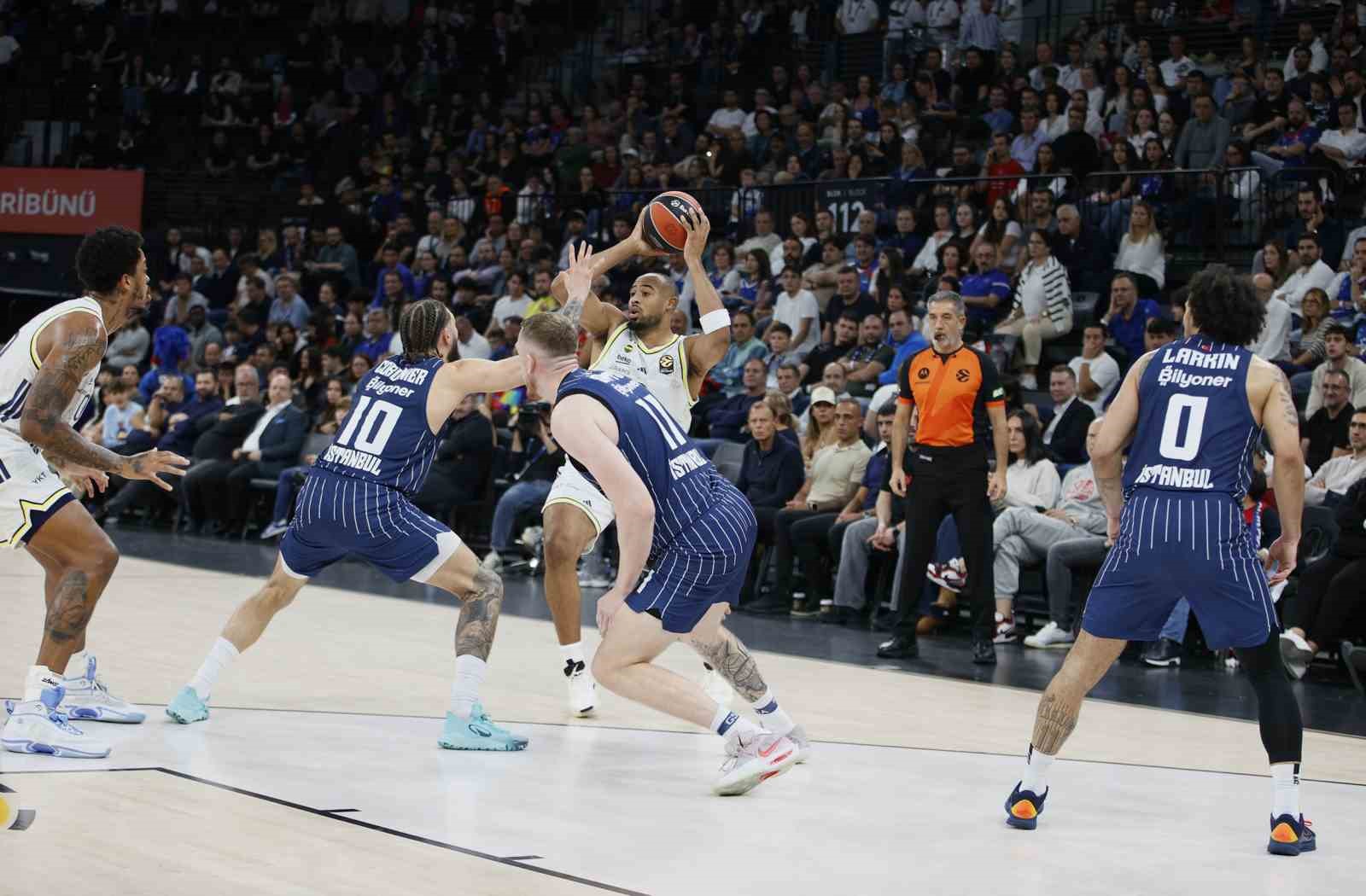 Euroleague: A. Efes: 69 – Fenerbahçe: 79