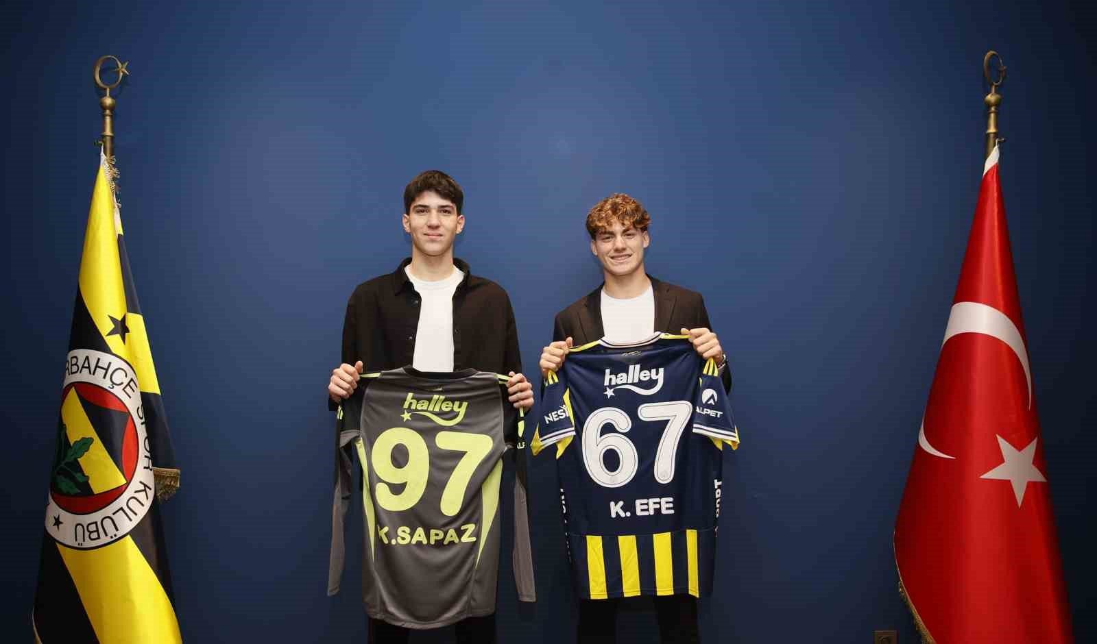 Fenerbahçe, Kamil Efe Üregen ve Kuzey Sapaz ile profesyonel sözleşme imzaladı