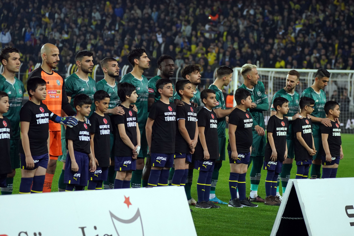 Fenerbahçe – Konyaspor maçına depremzede çocuklar misafir oldu