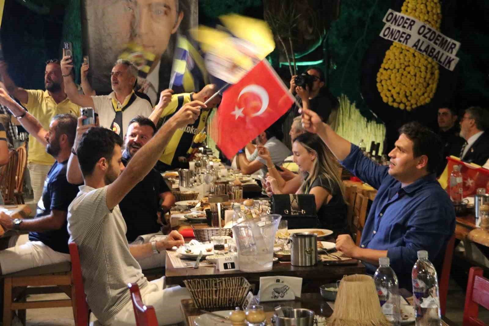 Fethiye'de Sarı-Lacivertli Coşku: Dünya Fenerbahçeliler Günü Şenlik Haliyle Geçti