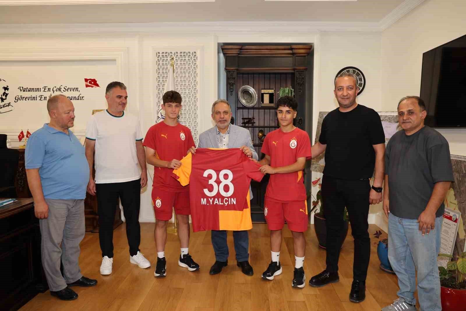 Galatasaray’a transfer olan Talaslı yıldızlardan Başkan Yalçın’a ziyaret