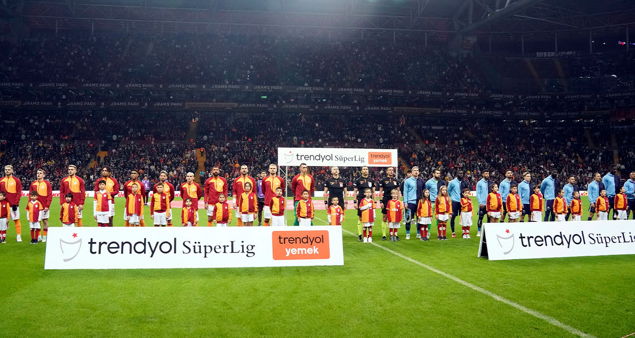 Galatasaray – Adana Demirspor maçını statta 45 bin 560 taraftar izledi
