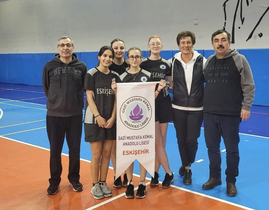 Anadolu Lisesi'nin Masa Tenisinde Şampiyonluk Zaferi