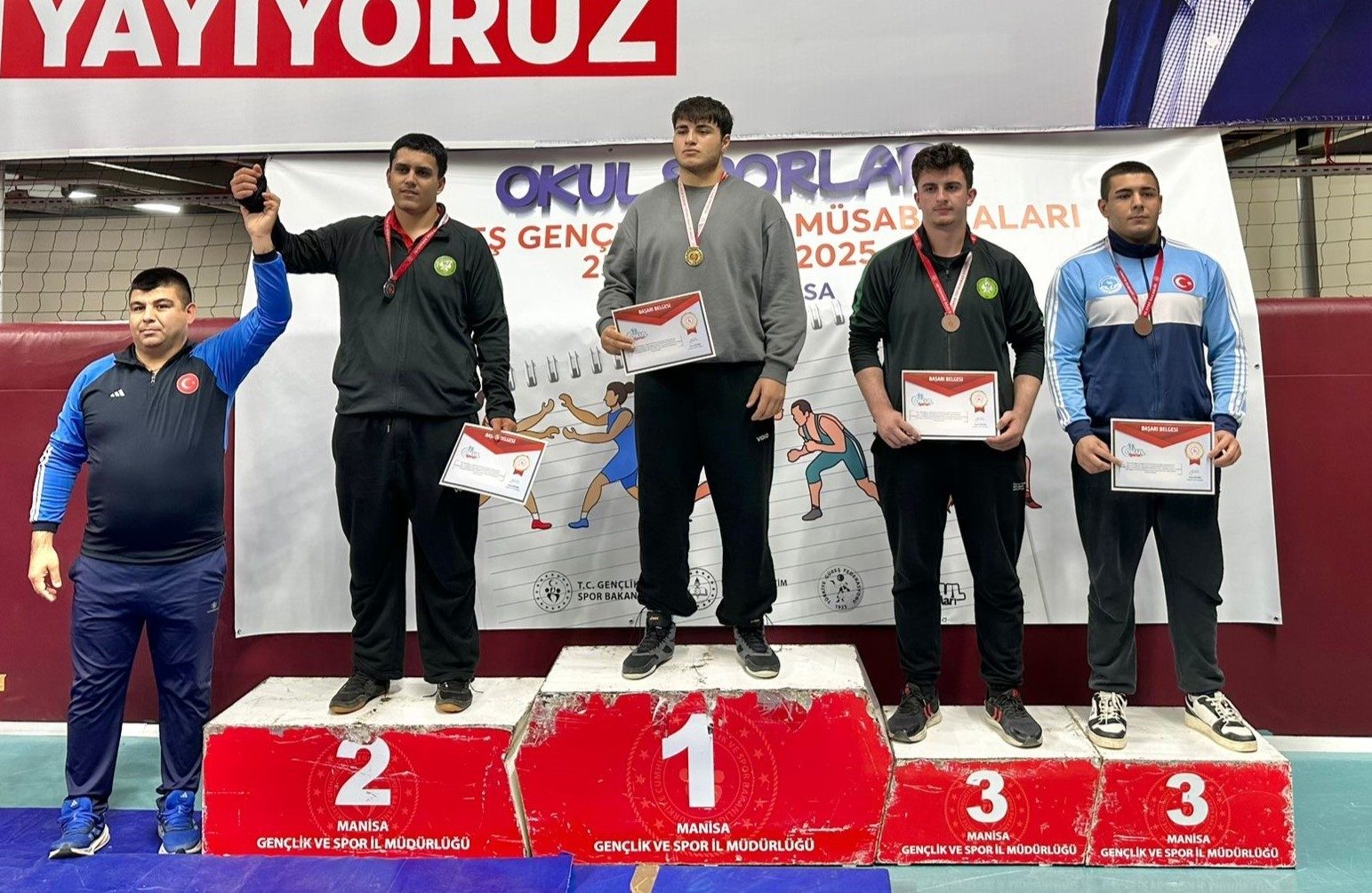 Genç güreşçiler Manisa’da mindere çıktı