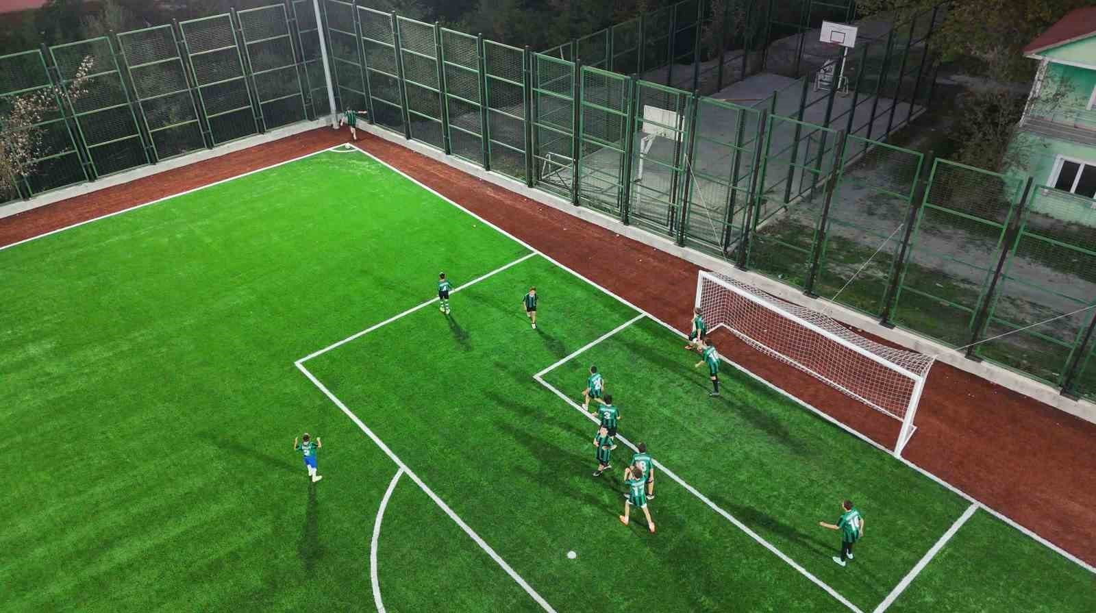 Gençler için yeni spor alanı: Sapanca Akçay’ın futbol tesisine yeni yüz