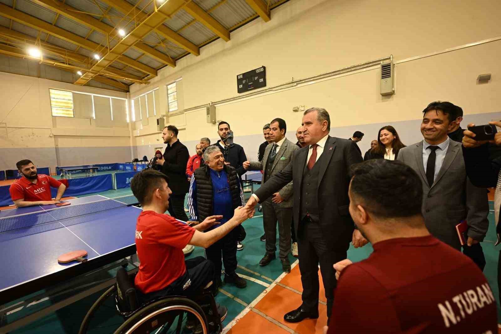 Gençlik ve Spor Bakanı Bak, sporcularla bir araya geldi