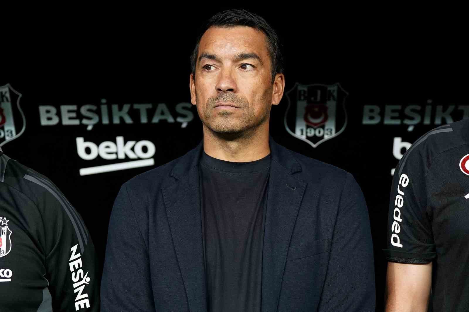 Van Bronckhorst, Rangers'ı 56 yıl sonra ilk kez Avrupa finaline taşıdı!