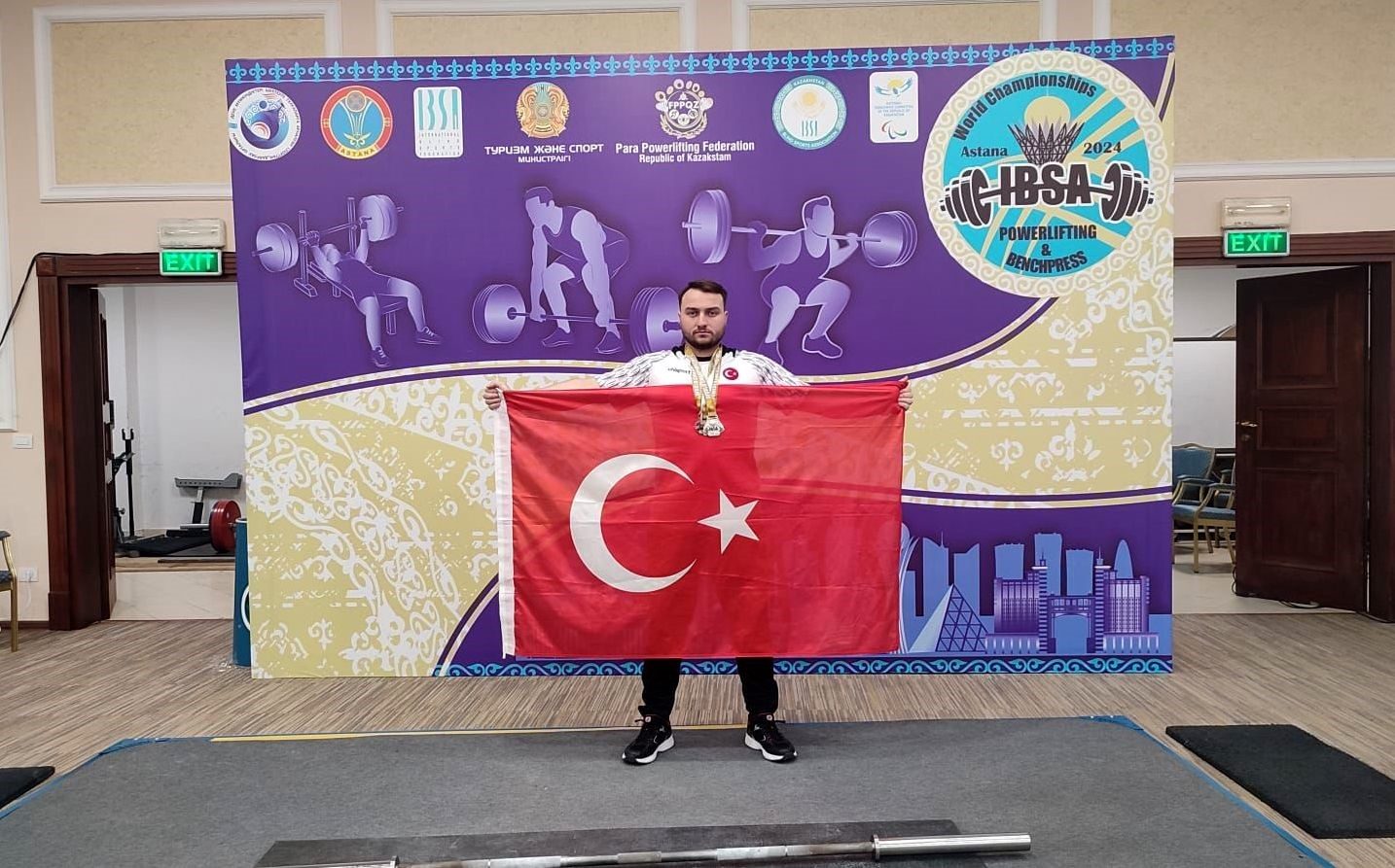 Görme Engelli Halterci Şimşek, Dünya İkinciliğini Kucakladı