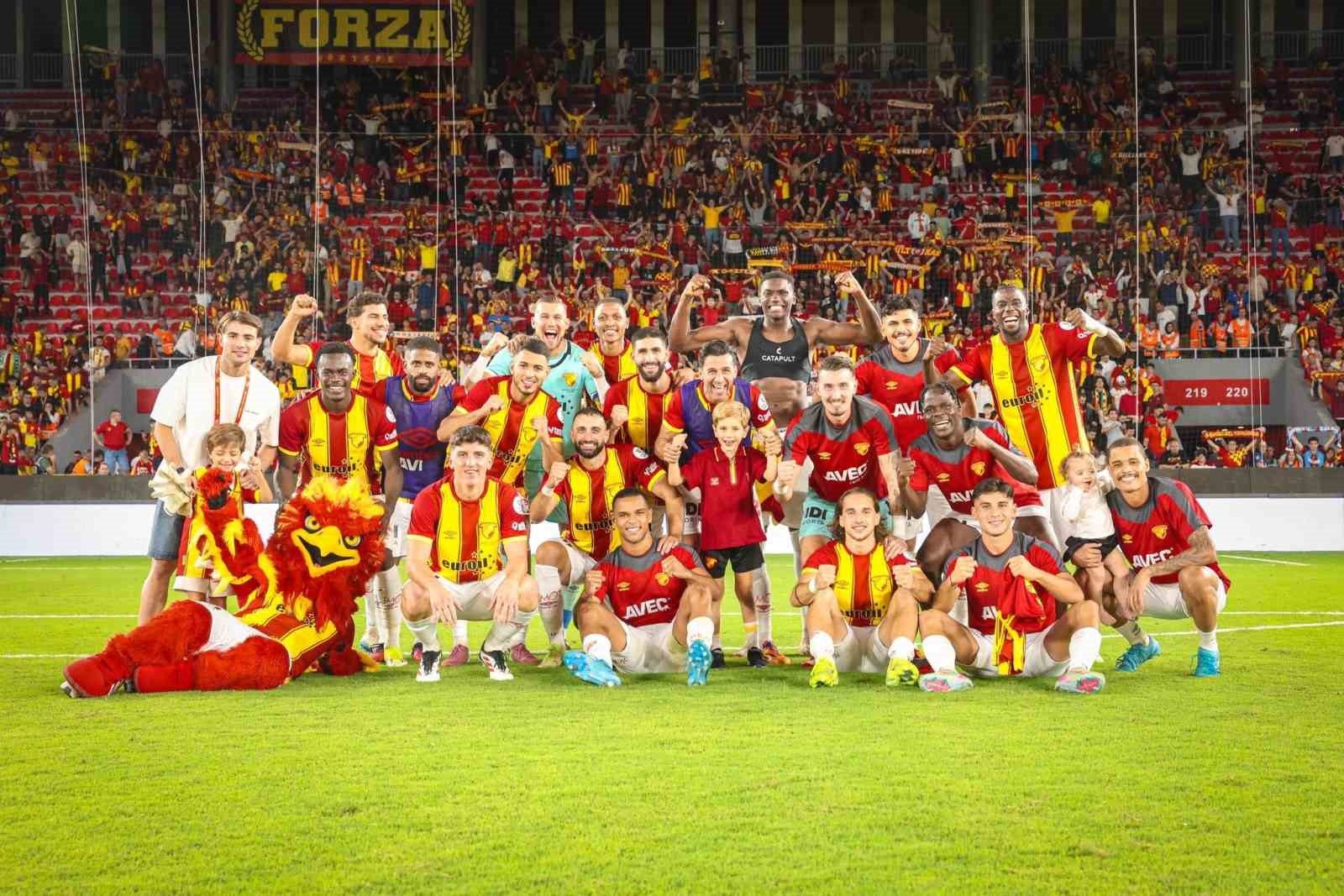 Göztepe, savunmasıyla dikkatleri çekiyor
