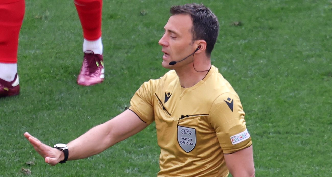 Hakem Zwayer'e Tribünlerden Islıklı Protesto