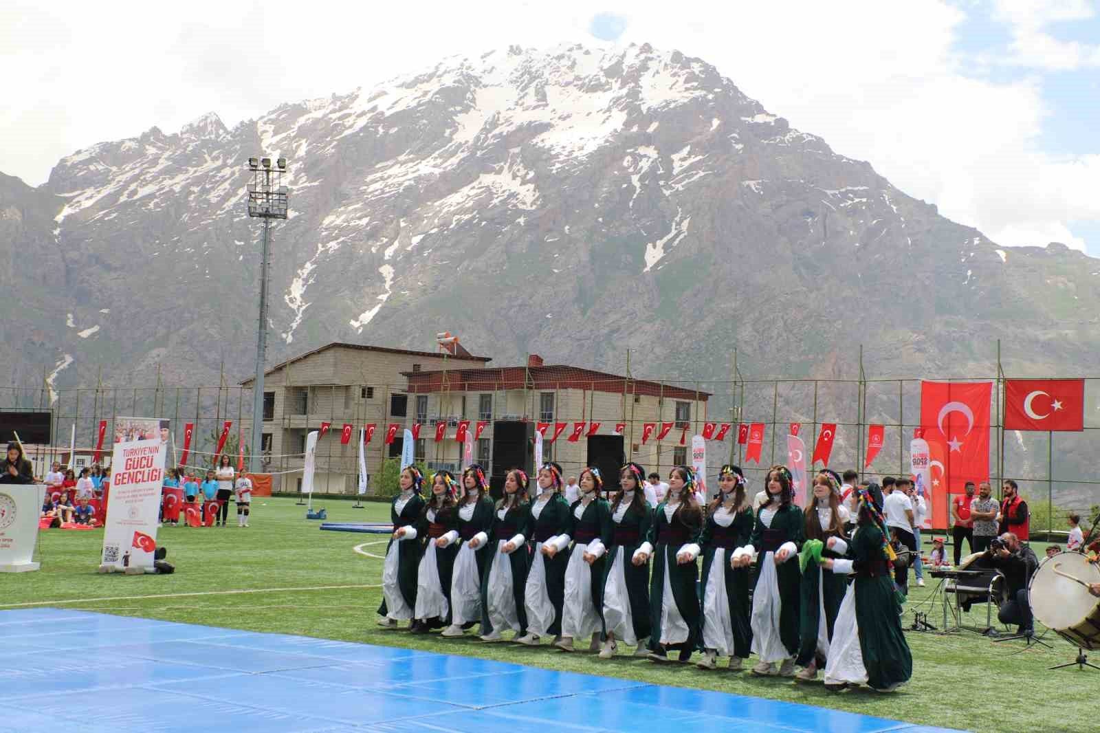 Hakkari'de 19 Mayıs'ın Coşkusu Gençleri Buluşturdu