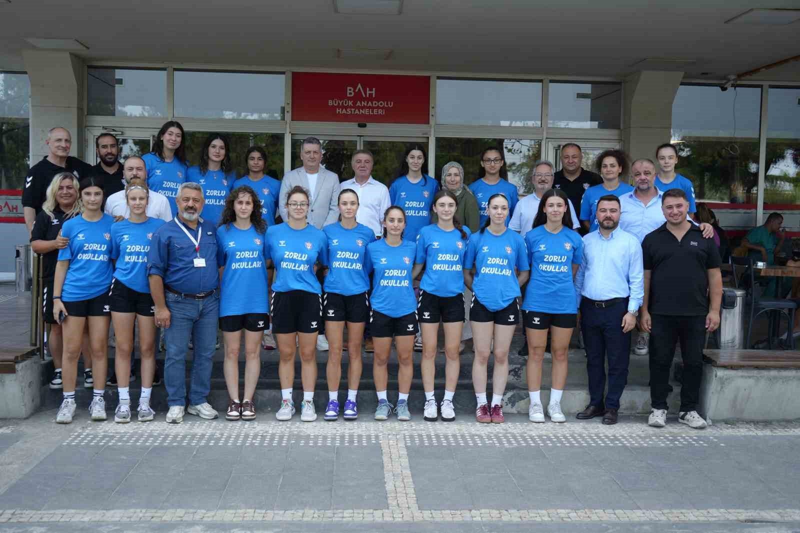 Hastaneden kadın basketbol takımına destek