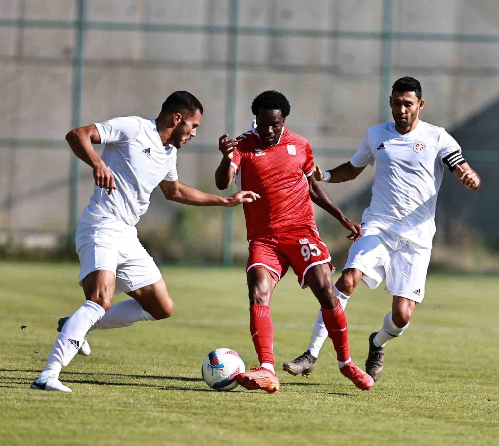 Süper Lig Devleri Hazırlık Maçında Sürpriz Sonuca İmza Attı