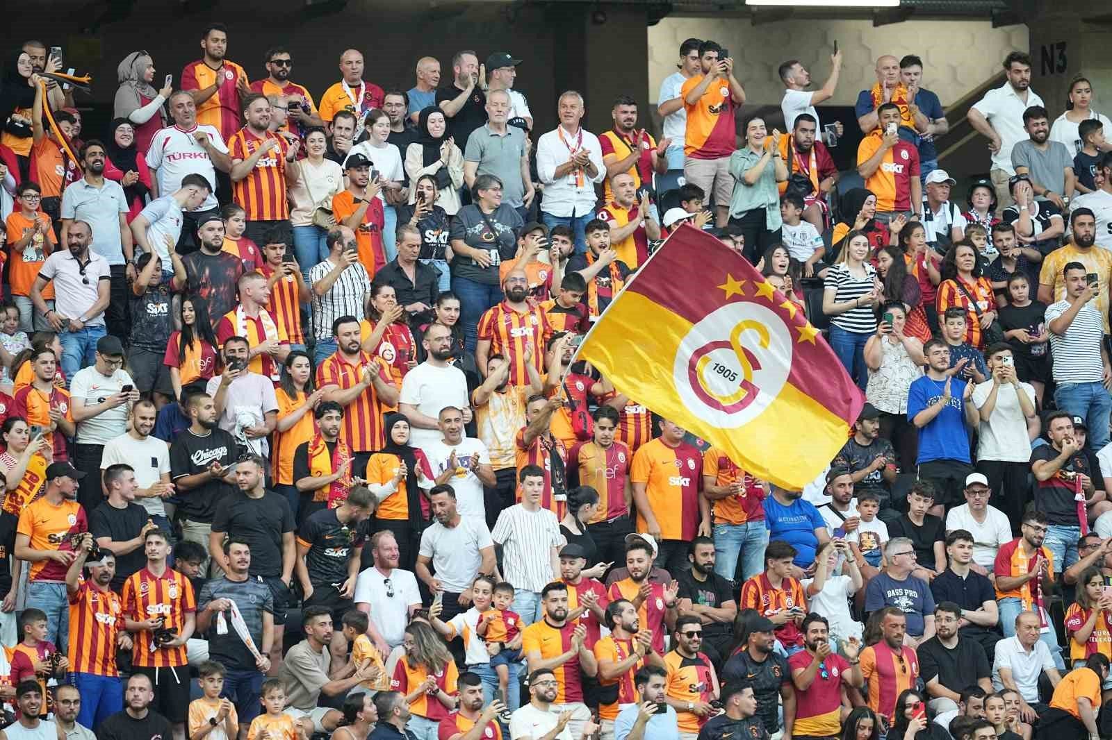 Avusturya'da Galatasaray, LASK Linz'e 3-2 yenildi.