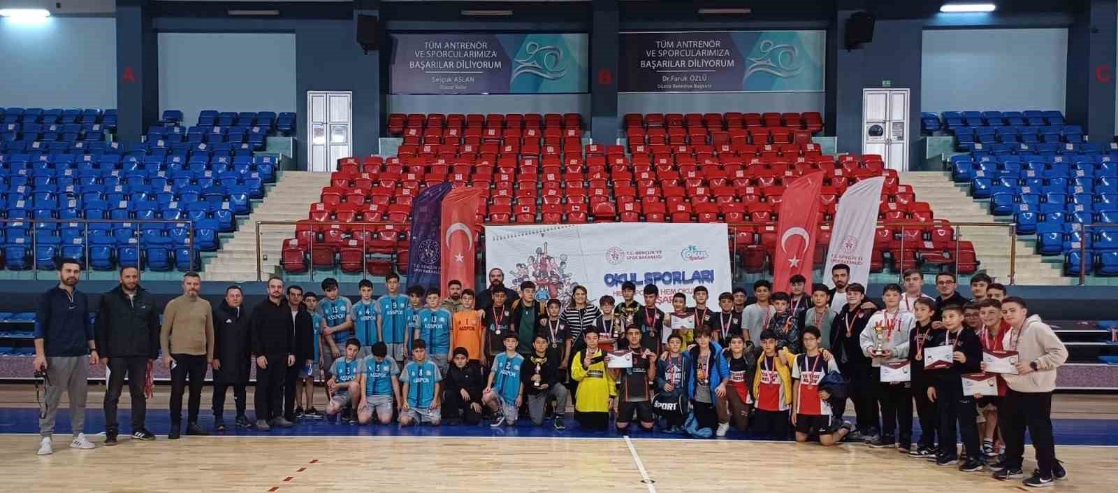 Hentbol Şampiyonu: Rıza Malatyalı Ortaokulu