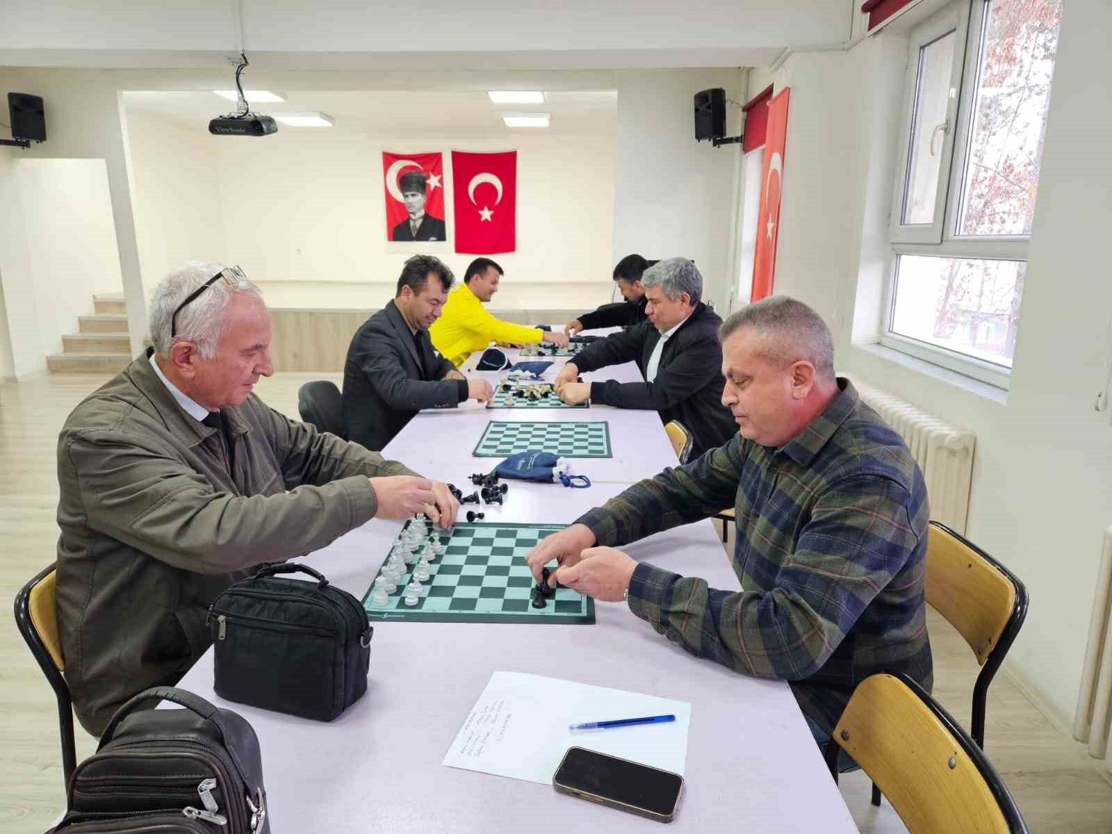 Satranç Tahtası Öğretmenler Arasında Çarpıştı