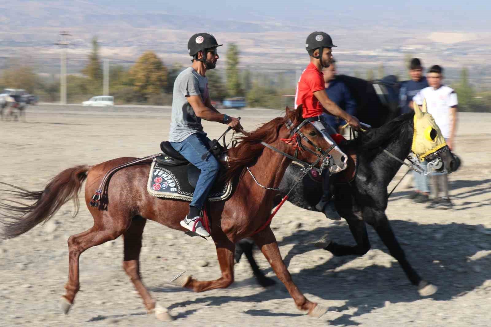 Cumhuriyet'in Atları Honaz'da Koştu