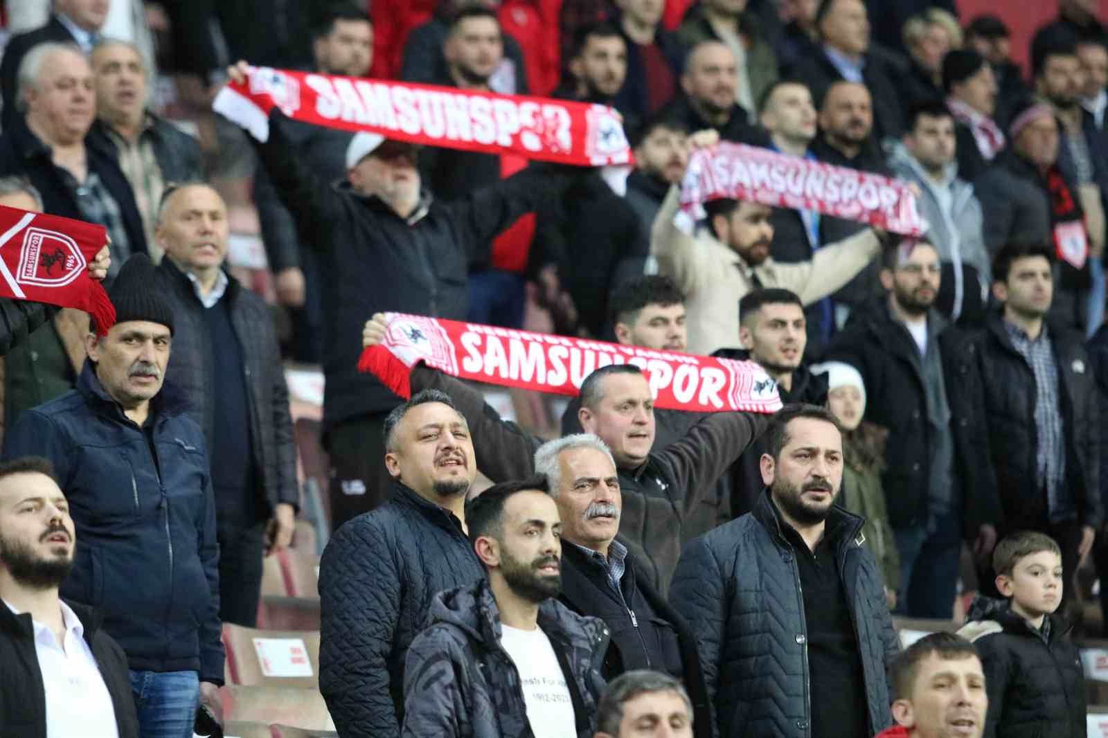 İki dönem transfer yasağı alan Samsunspor, bilet fiyatlarını yarıya indirdi