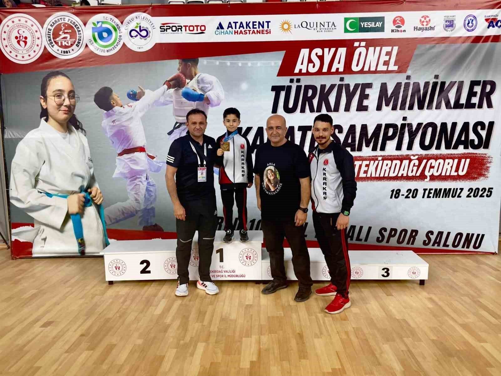 Ispartalı Yalın Berk Türker, karatede Türkiye şampiyonu oldu