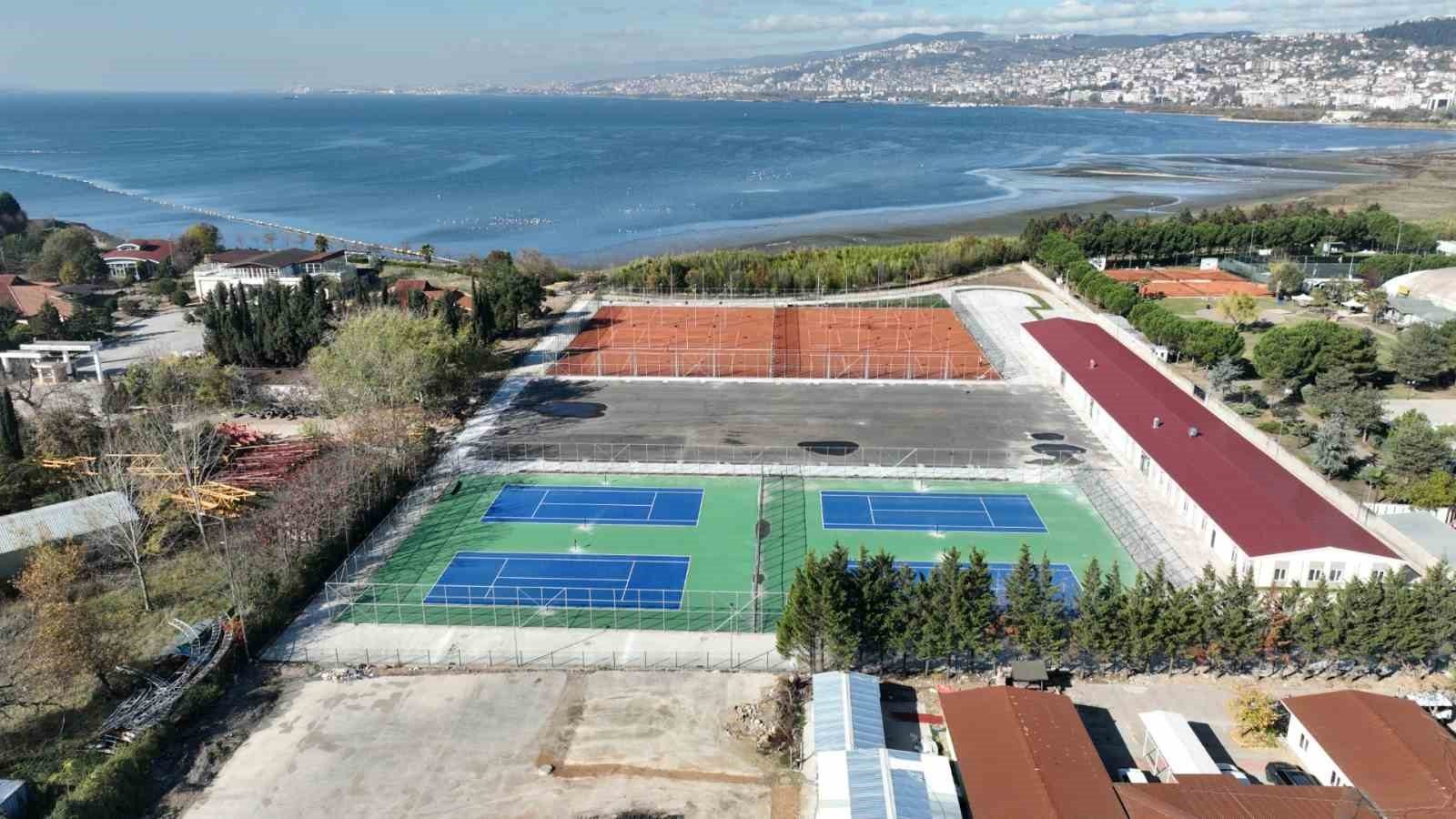 İzmit Tenis Merkezi'nde Son Maçlara Doğru Heyecan Tavan Yapıyor