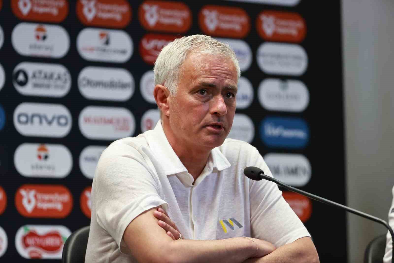 Jose Mourinho: "Başkan röportajında benim kalmamı istediğini belirtiyor, kendisi bana güveniyor"