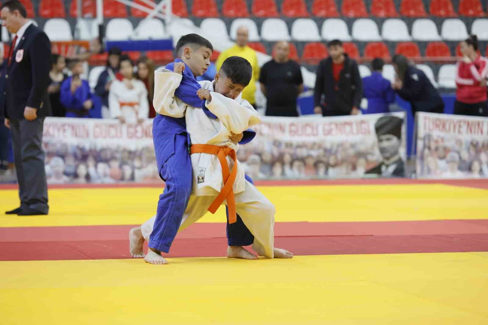 Judo grup şampiyonası Denizli’de başladı