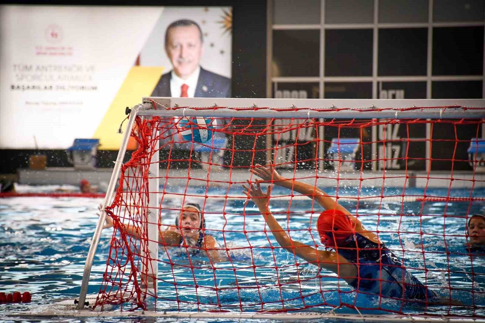 Su Topunda Kadınlar Türkiye Şampiyonası Balıkesir'de Başladı