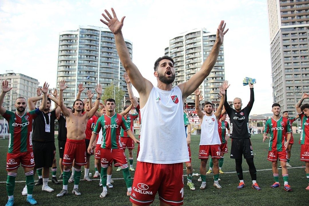 Karşıyaka'nın Yolculuğu: Dışarıda Kale Kapalı