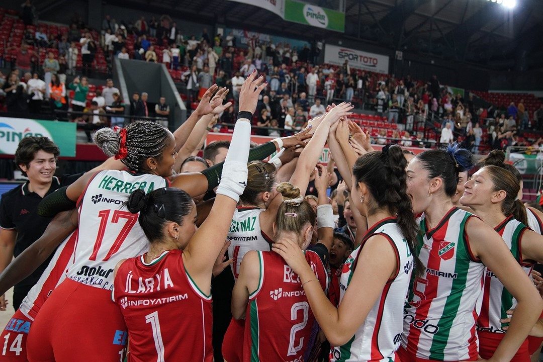 Karşıyaka Tahtı Ele Geçirdi