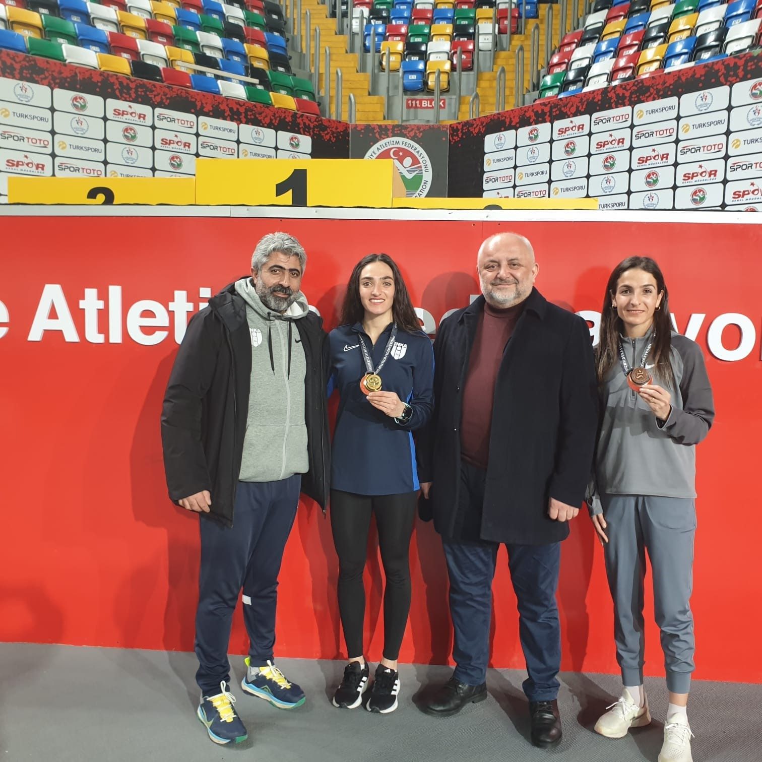 Karslı atletler madalyaya doymuyor