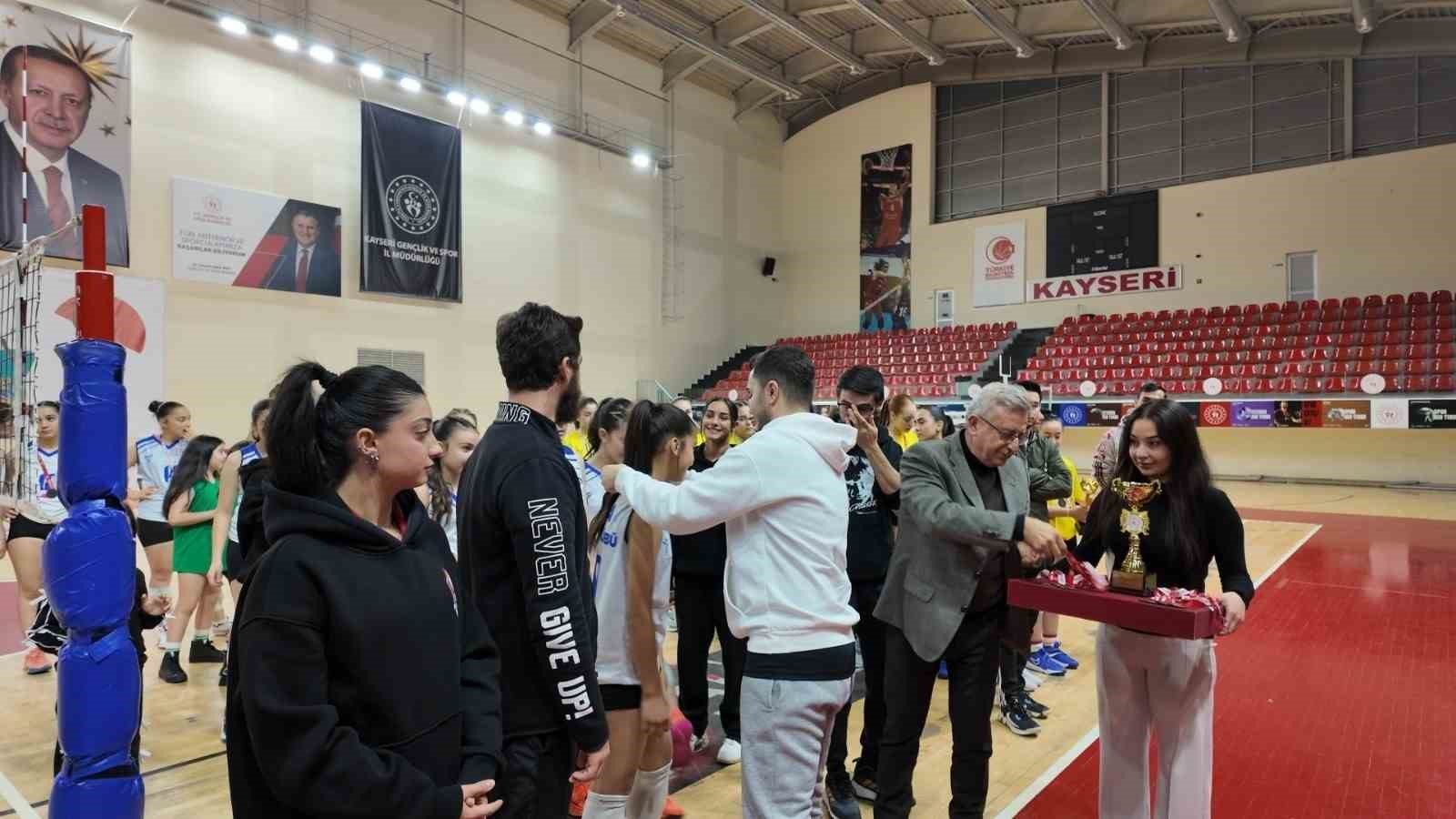 Kayseri Midi Kızlar Süper Ligi müsabakaları tamamlandı