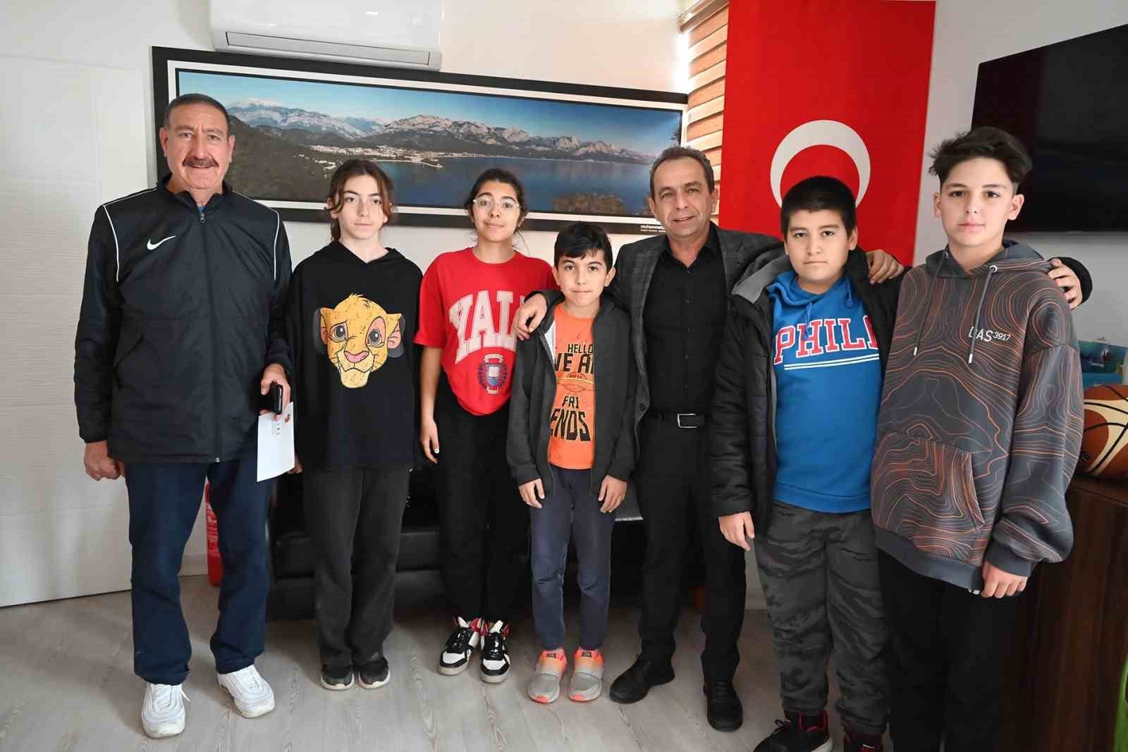 Kemer Belediyesi’nden sporculara ulaşım desteği