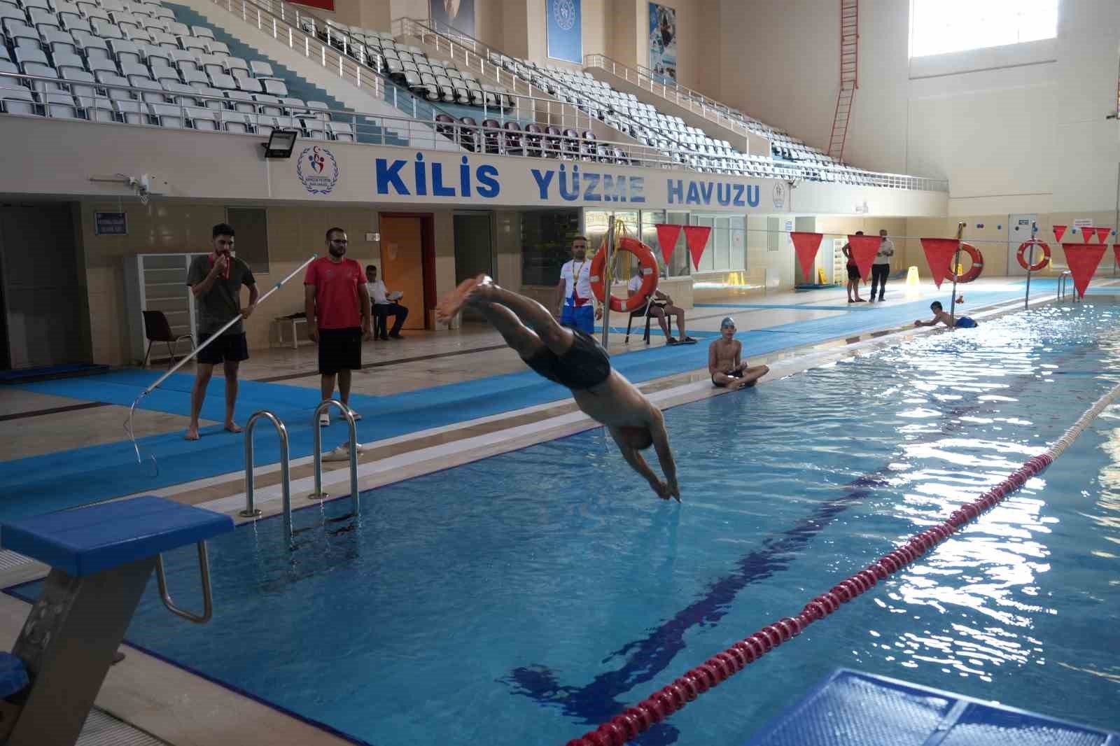 Çocuklar Boğulma Tehlikesine Karşı Silahlandırılıyor