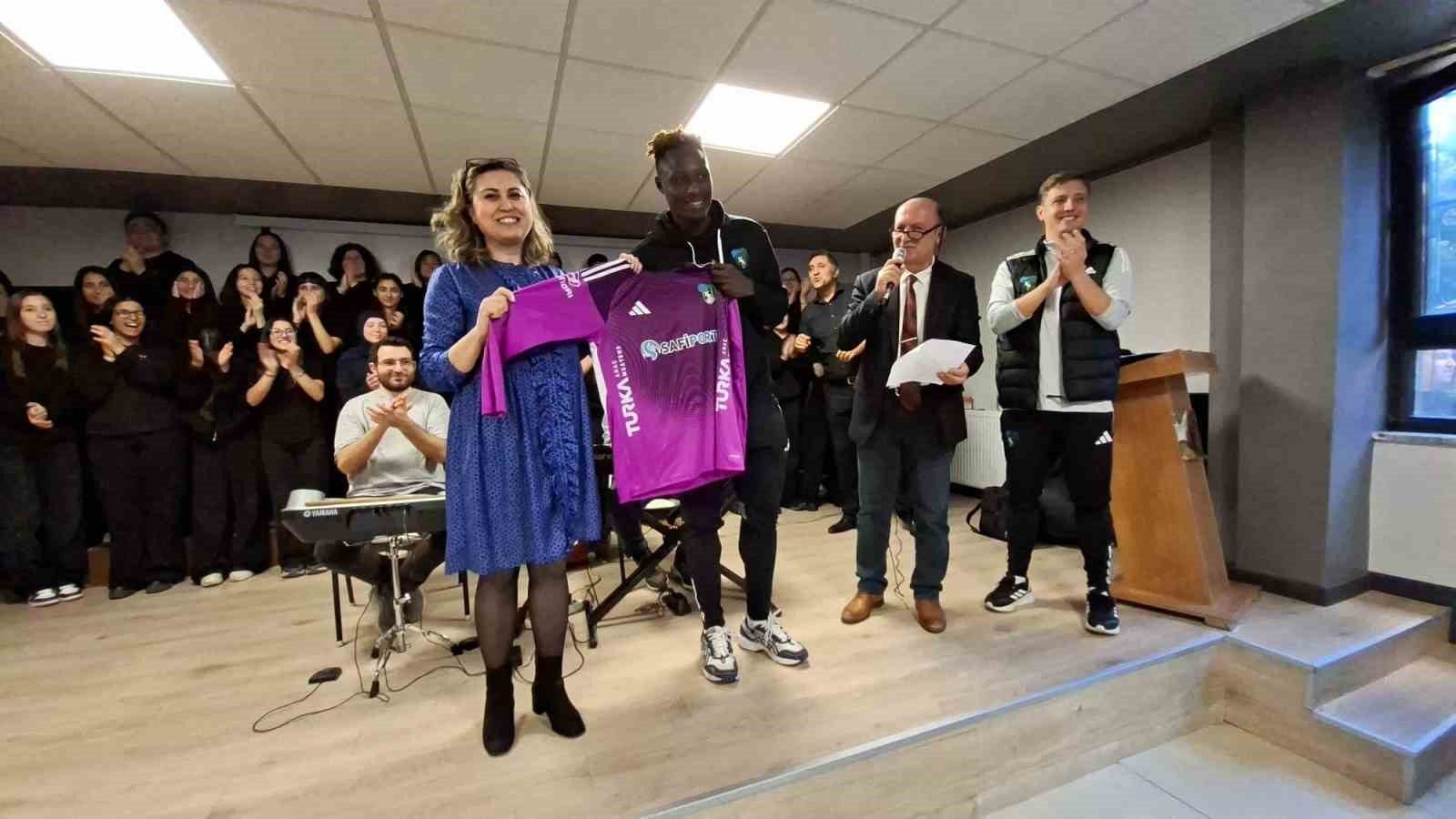 Kocaelispor’dan öğretmenler günü sürprizi