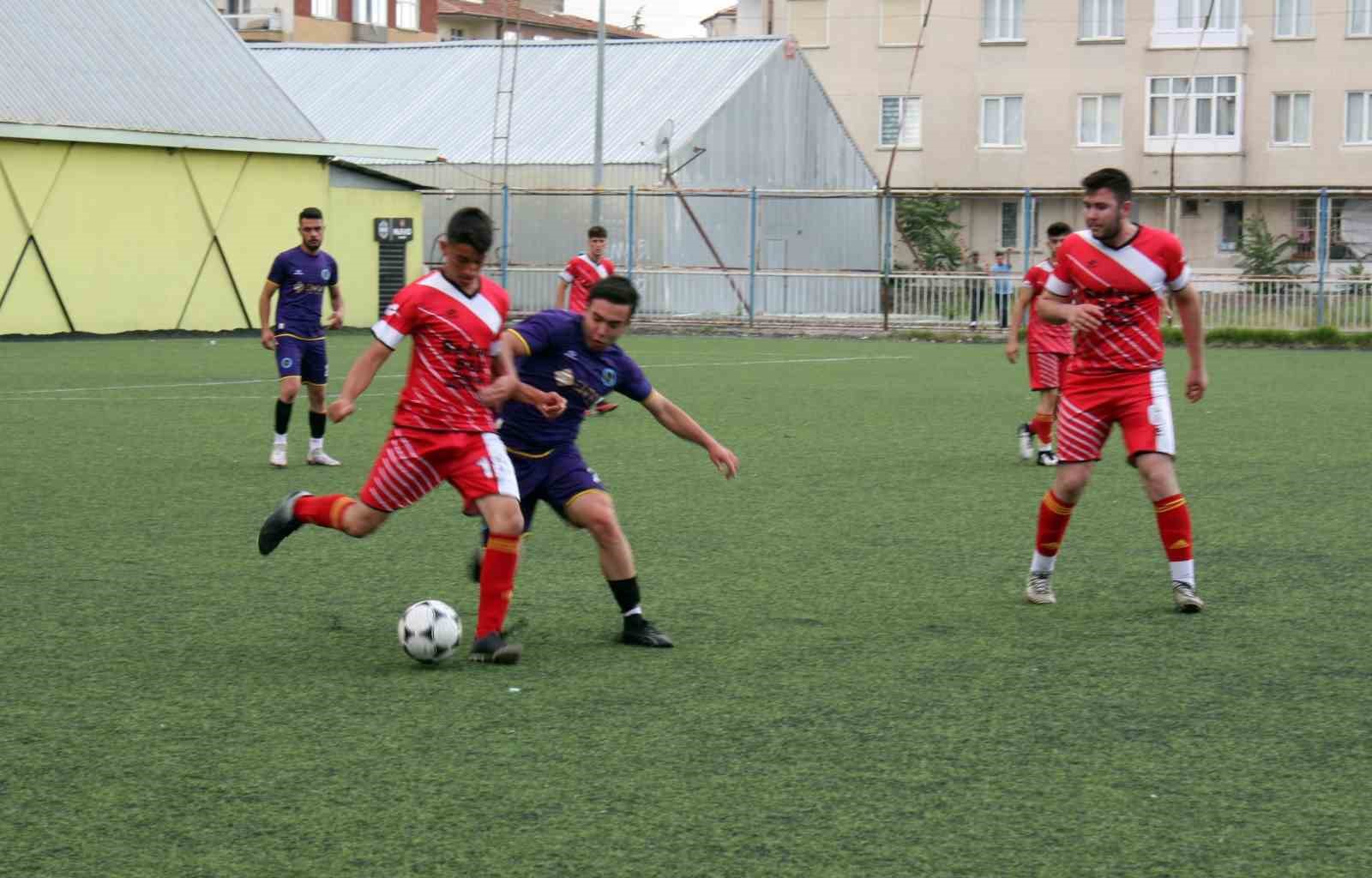 Kocasinan Gençlikspor, Kayseri İdman Yurdu’nu 2-0’lık skorla mağlup etti.