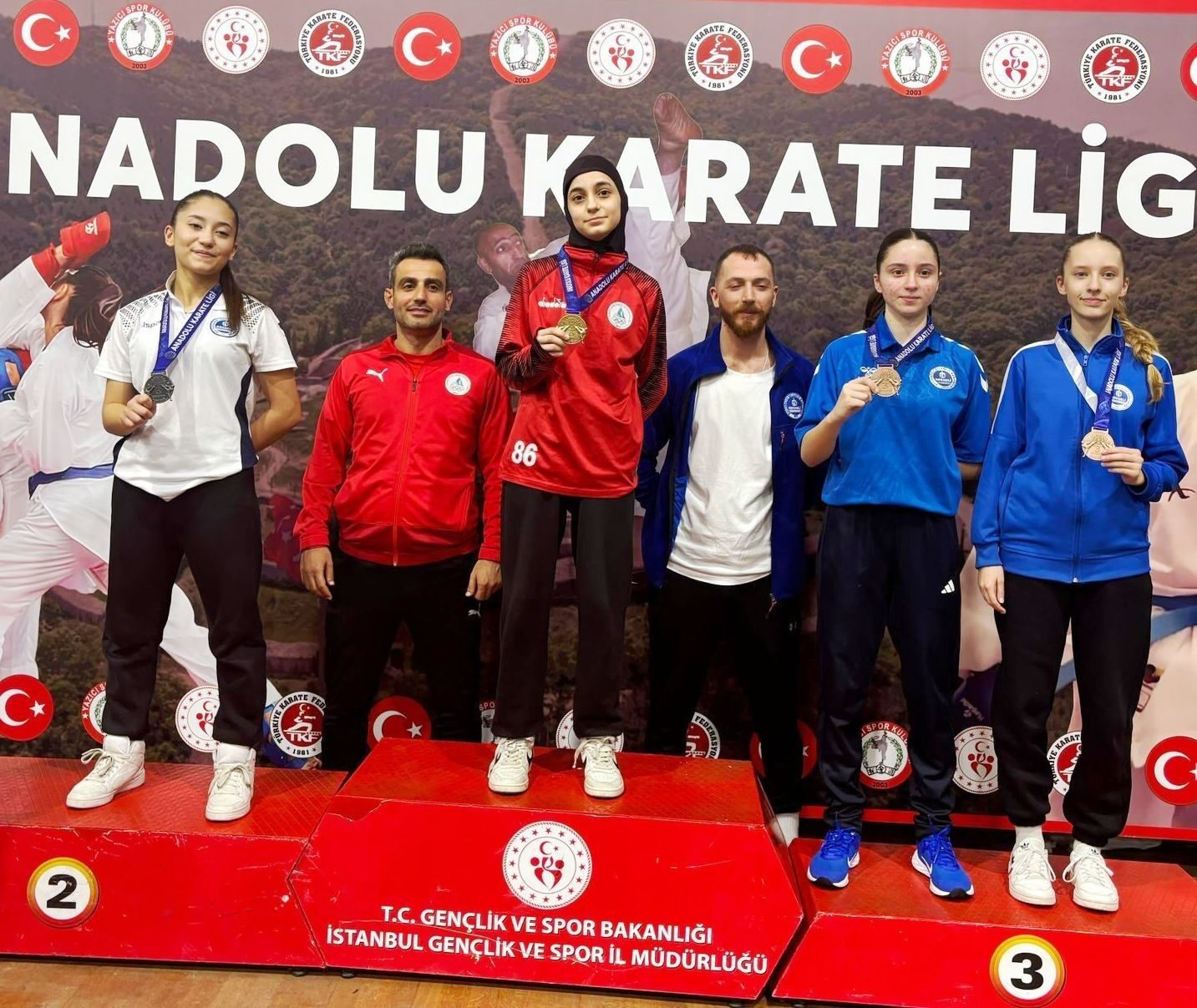 Körfezli karateciler Anadolu Karate Ligi Finalleri’nden 14 madalyayla döndü