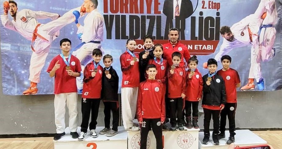 Körfezli karatecilere Sakarya’da 13 madalya
