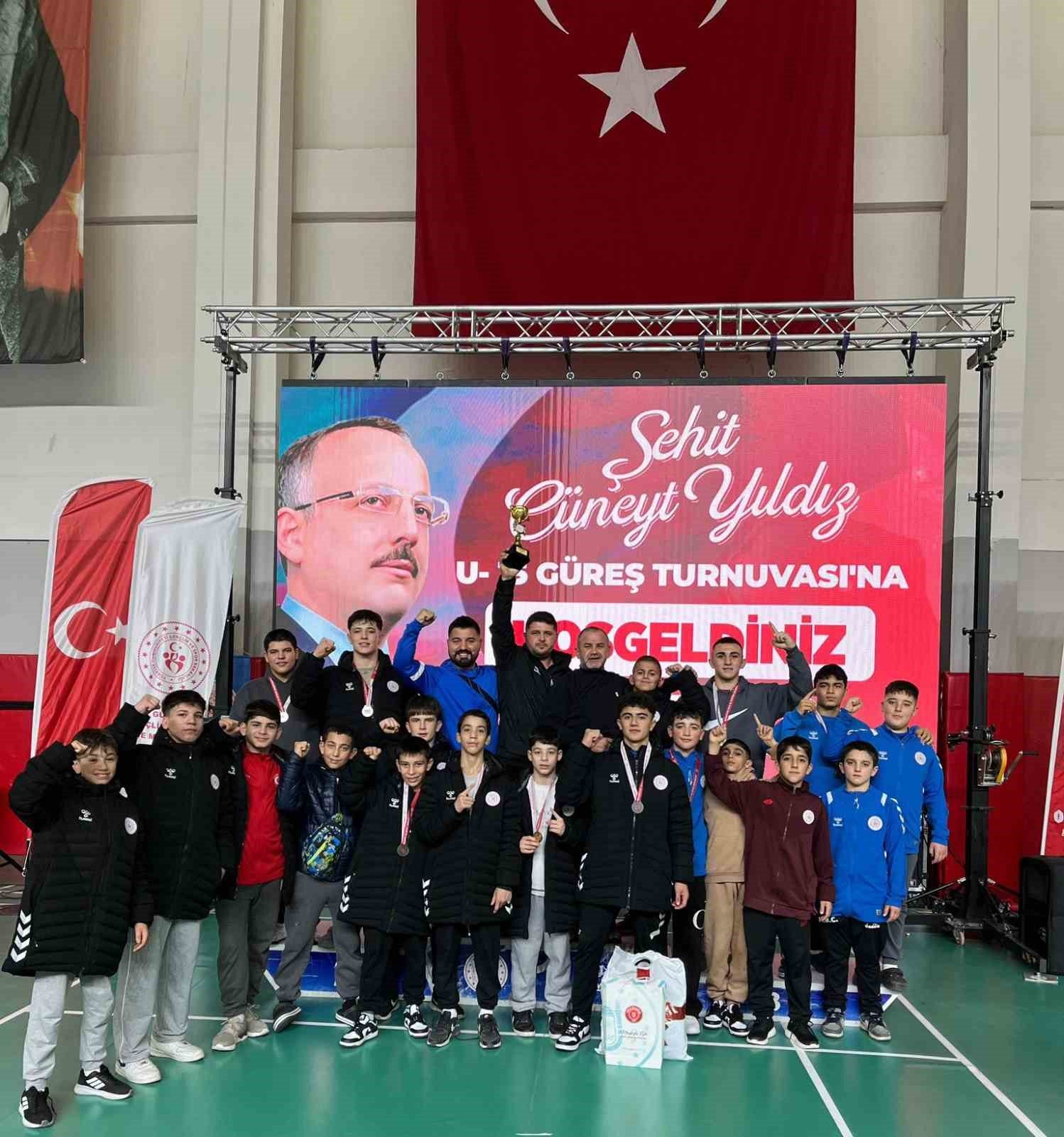 Korkutelili pehlivanlar 9 Madalya ile döndü