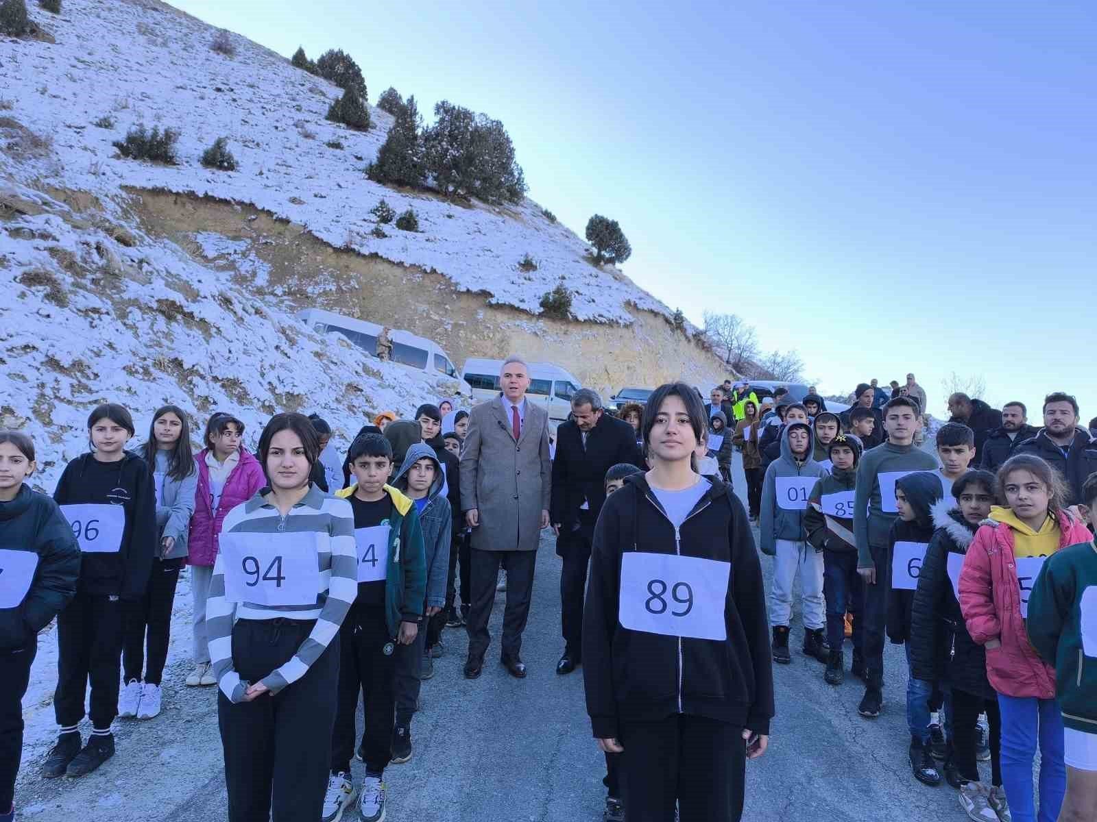Atletizm Tutkunu Köylüler, Köy Yollarını Pistlerine Çevirdi