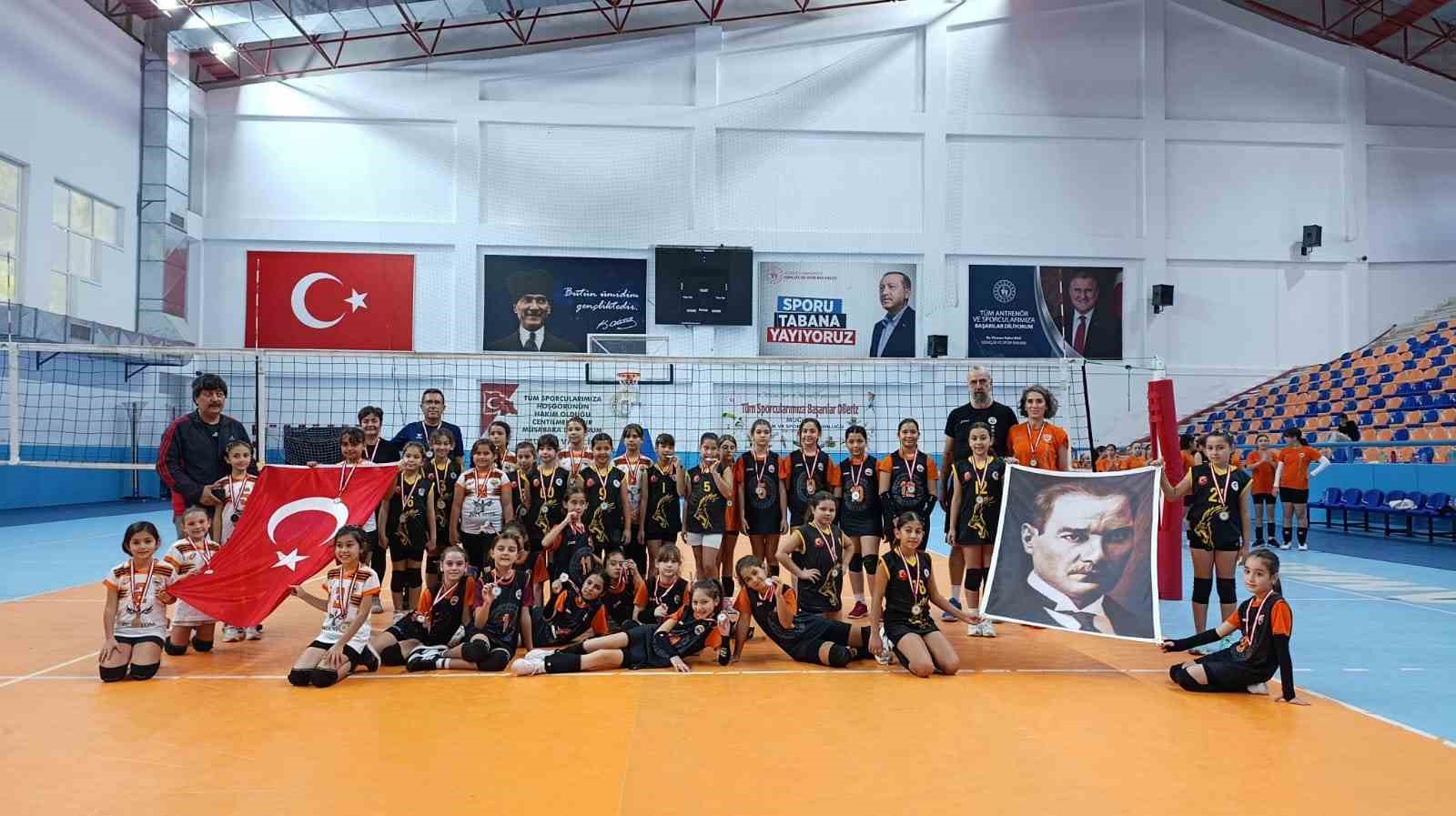 Köyceğizli minikler voleybolda şampiyon oldu