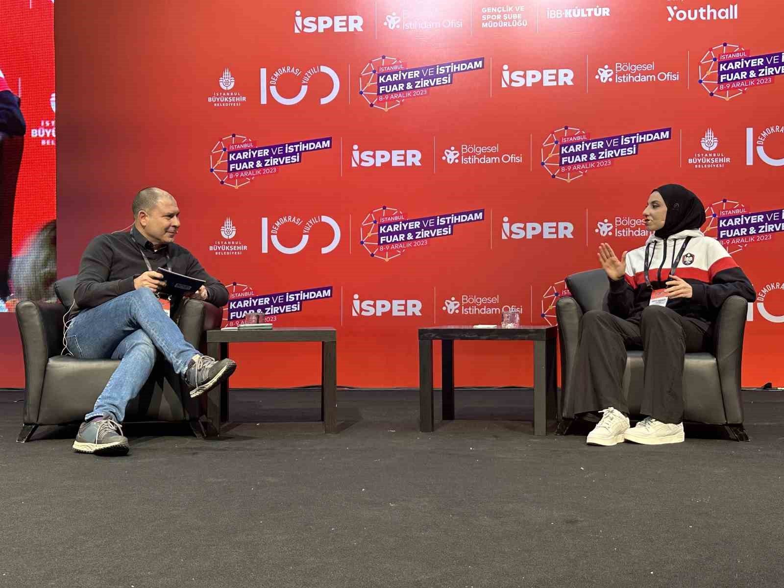 Kübra Dağlı: “Dış seslere sağırım, sırrım bu”