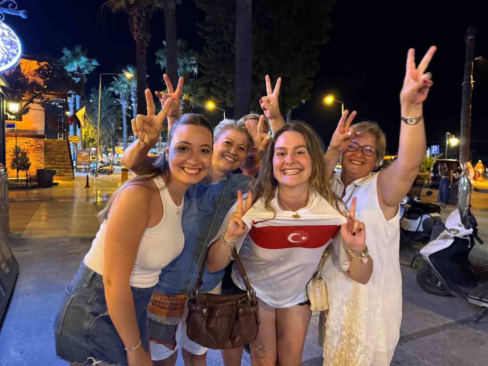 Milli gurur, Kuşadası'nda yankılandı