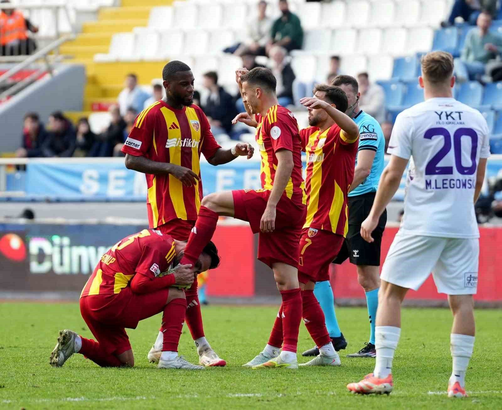 Laszlo Benes gollerine devam ediyor